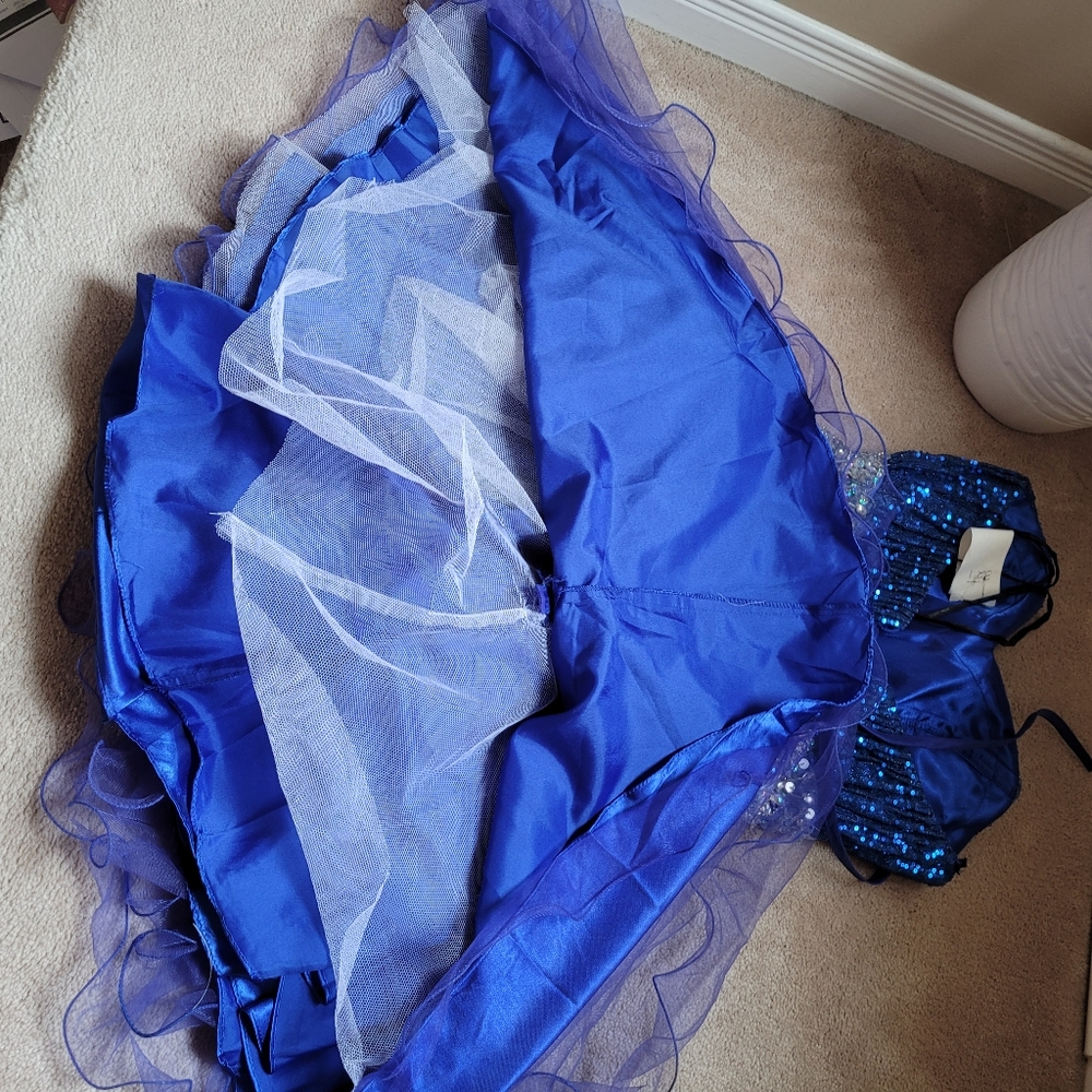 PROM/GRAD DRESS 👗 - Picture 3 of 8